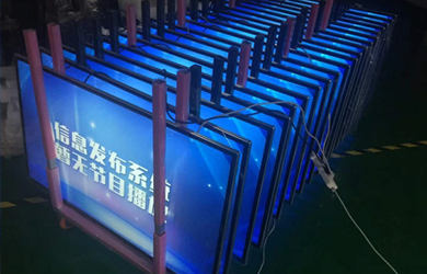 49寸广告机出租前测试